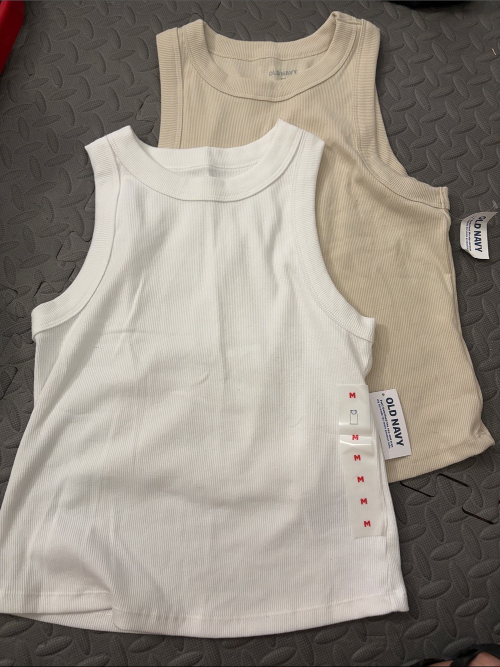 NWT Old Navy, high neck snug
Tank lot. Medium